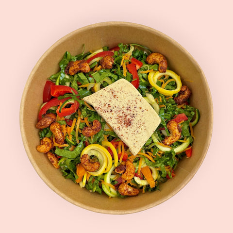 Салата със спагети от тиквички и кашу сирене