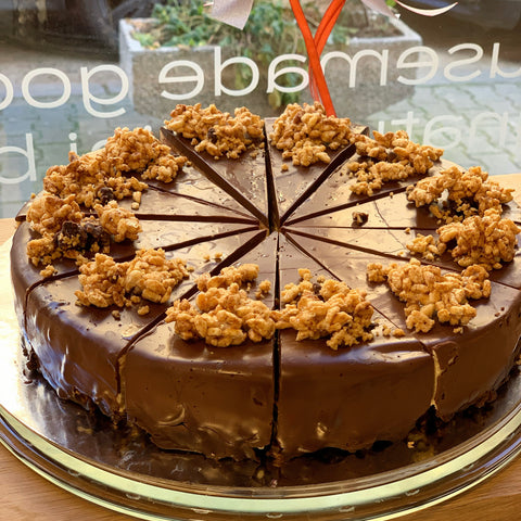 Торта с фъстъчен мус и шоколад (Цяла)