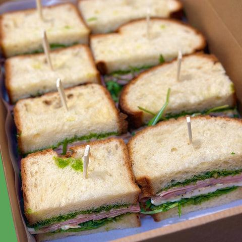 Сандвичи с мортадела, артишок и трюфел майонеза (кутия с 8 мини сандвича)