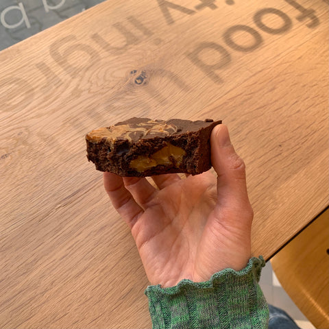 Брауни с мисо и дулсе де лече (парче)