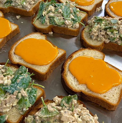 Сандвич с пилешка салата (кутия с 8 мини сандвича)