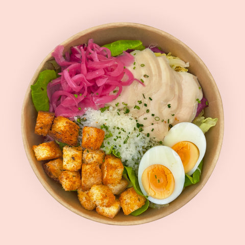 Салата с пиле и цезар дресинг