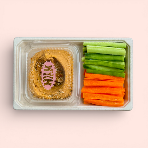 Плато с хумус и зеленчуци